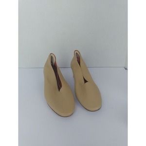 ArchivéPke Leather Kitten Heel Pumps - Modern‎ Minimalist Style